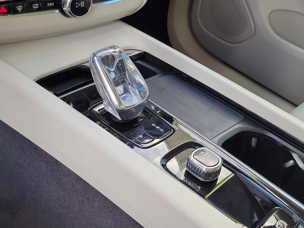 2022 Onyx Black Metallic Volvo XC60 Inscription AWD SUV