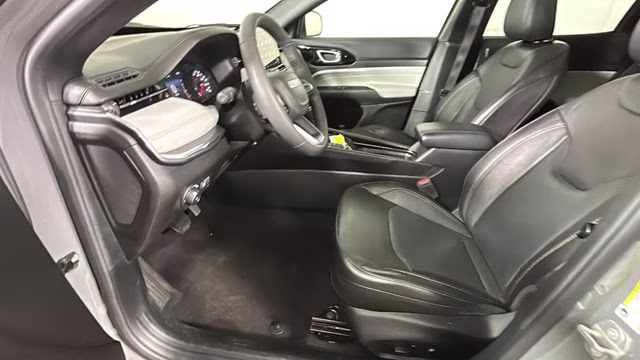 2023 Sting-Gray Clearcoat Jeep Compass Limited 4X4 SUV