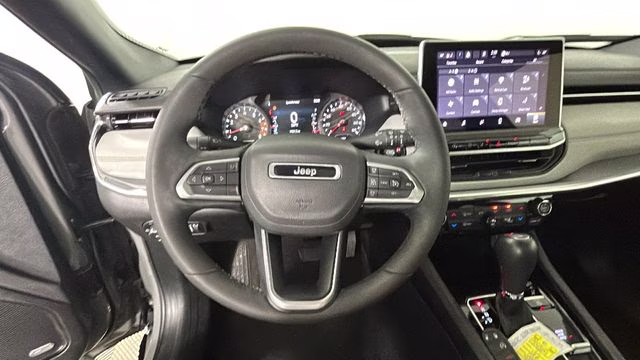 2023 Sting-Gray Clearcoat Jeep Compass Limited 4X4 SUV