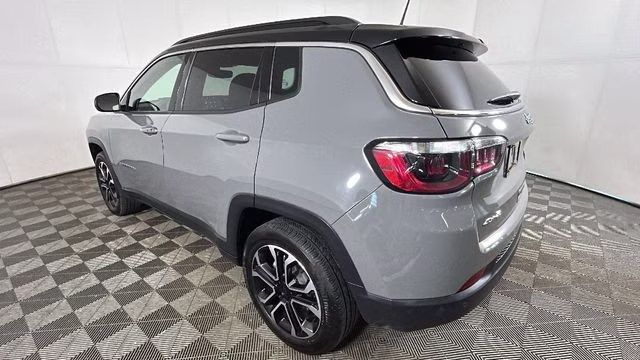2023 Sting-Gray Clearcoat Jeep Compass Limited 4X4 SUV