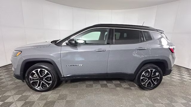 2023 Sting-Gray Clearcoat Jeep Compass Limited 4X4 SUV