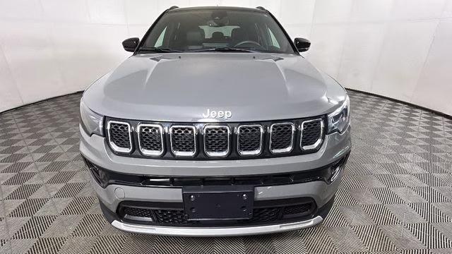 2023 Sting-Gray Clearcoat Jeep Compass Limited 4X4 SUV