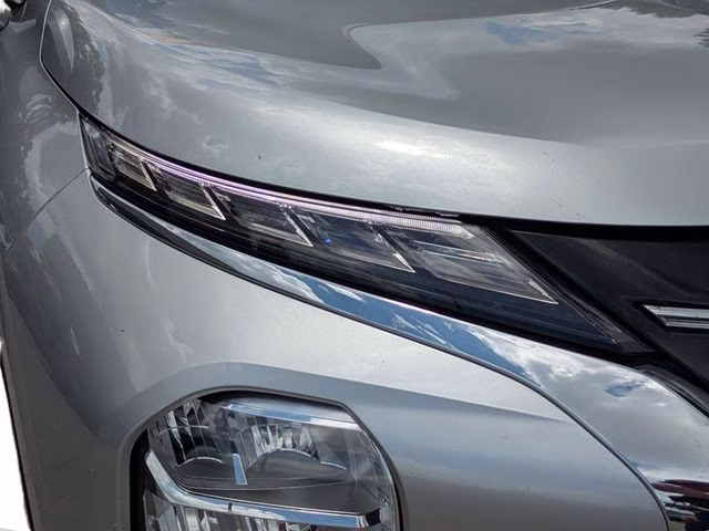 2025 Mitsubishi Outlander SE - Photo 10