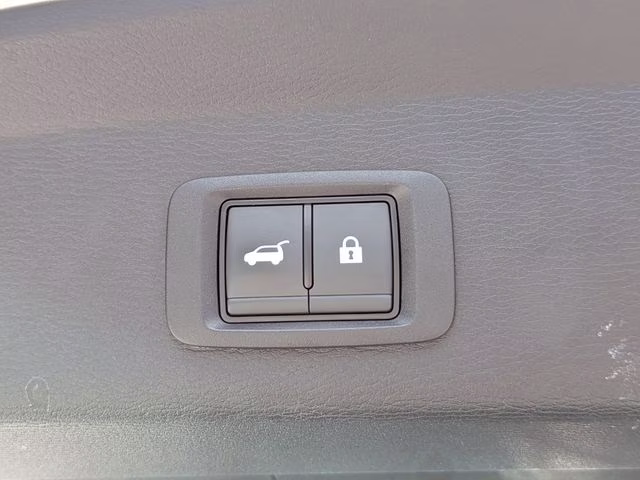 2025 Mitsubishi Outlander SE - Photo 14