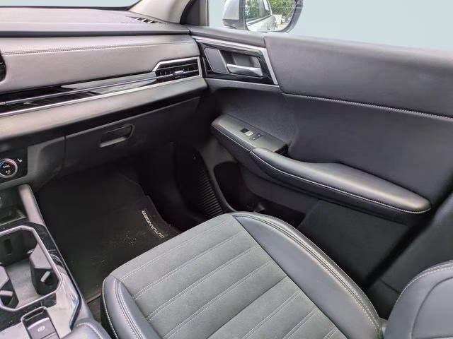 2025 Mitsubishi Outlander SE - Photo 19