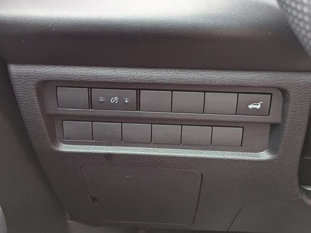 2025 Mitsubishi Outlander SE - Photo 27
