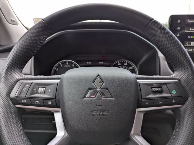 2025 Mitsubishi Outlander SE - Photo 30