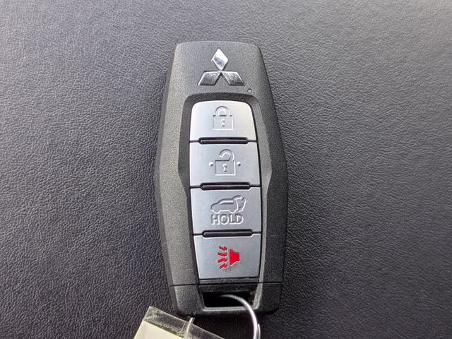 2025 Mitsubishi Outlander SE - Photo 34