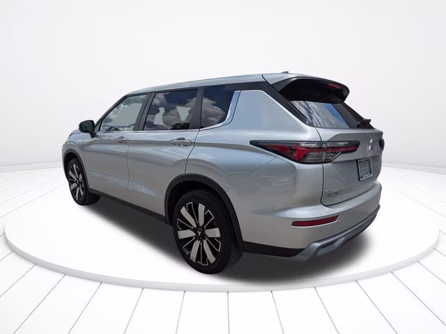 2025 Mitsubishi Outlander SE - Photo 6