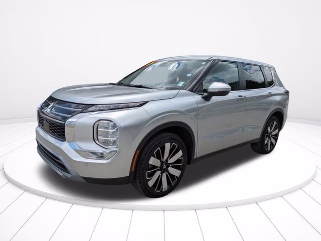 2025 Mitsubishi Outlander SE - Photo 8