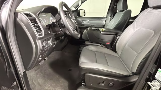 2022 Diamond Black Crystal Pearlcoat Ram 1500 Big Horn/Lone Star 4X4 Truck