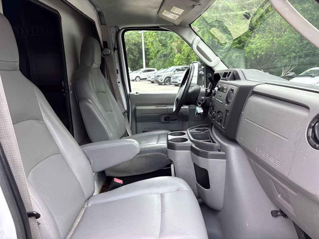 2016 Oxford White Ford E-350SD Base RWD Truck