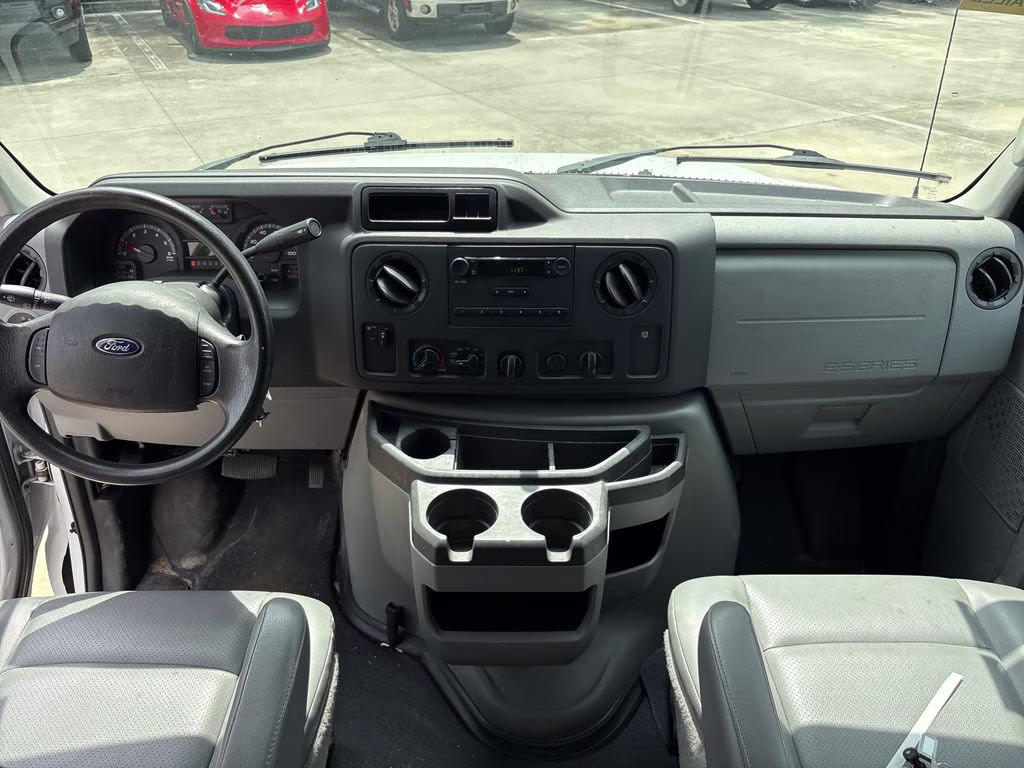 2016 Oxford White Ford E-350SD Base RWD Truck