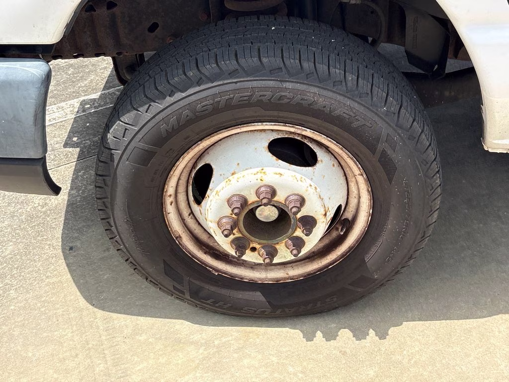 2016 Oxford White Ford E-350SD Base RWD Truck