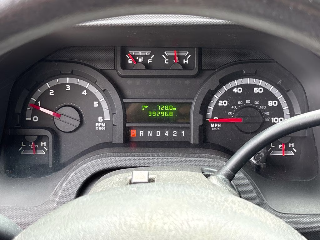 2016 Oxford White Ford E-350SD Base RWD Truck