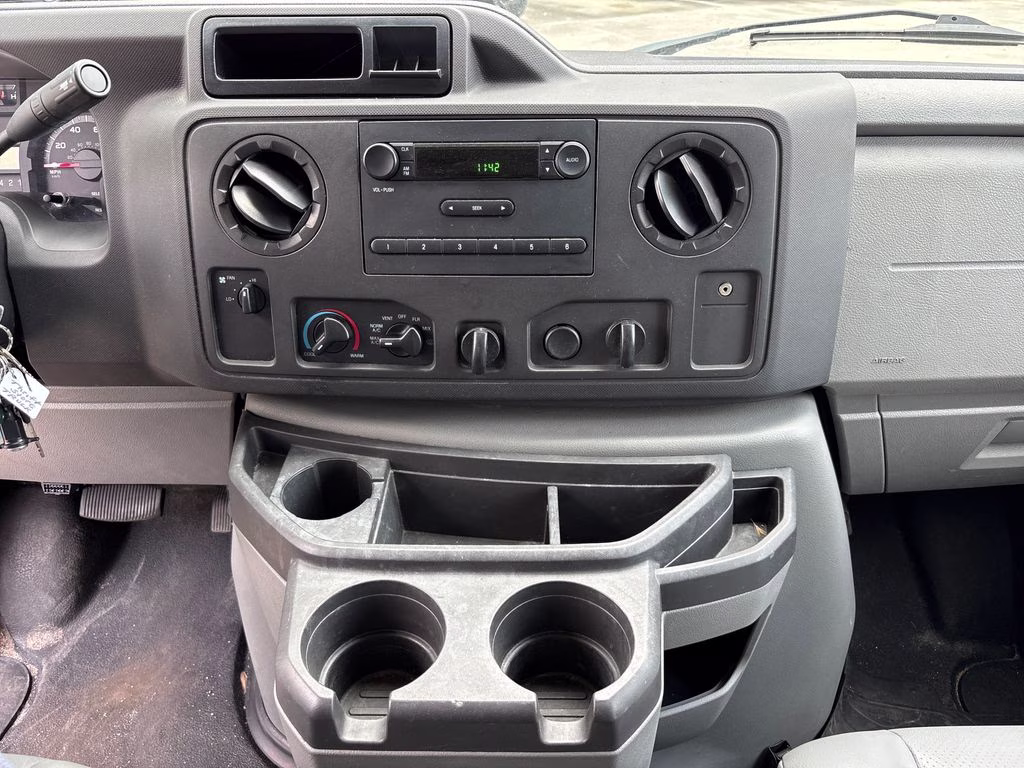 2016 Oxford White Ford E-350SD Base RWD Truck