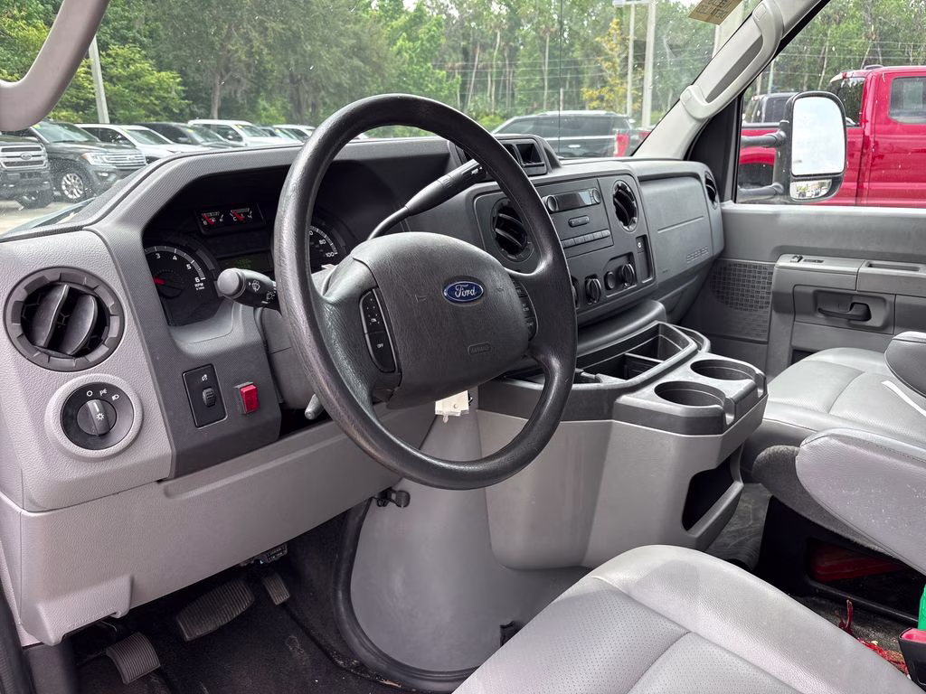 2016 Oxford White Ford E-350SD Base RWD Truck