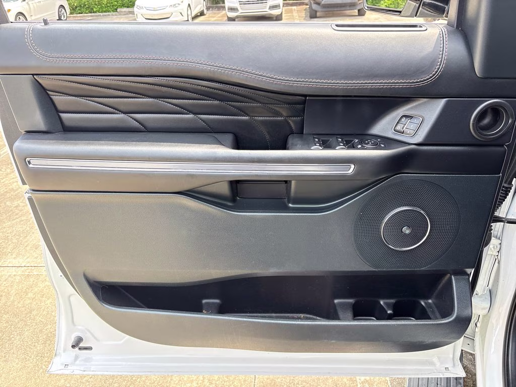 2021 White Metallic Ford Expedition Max Platinum 4X4 SUV