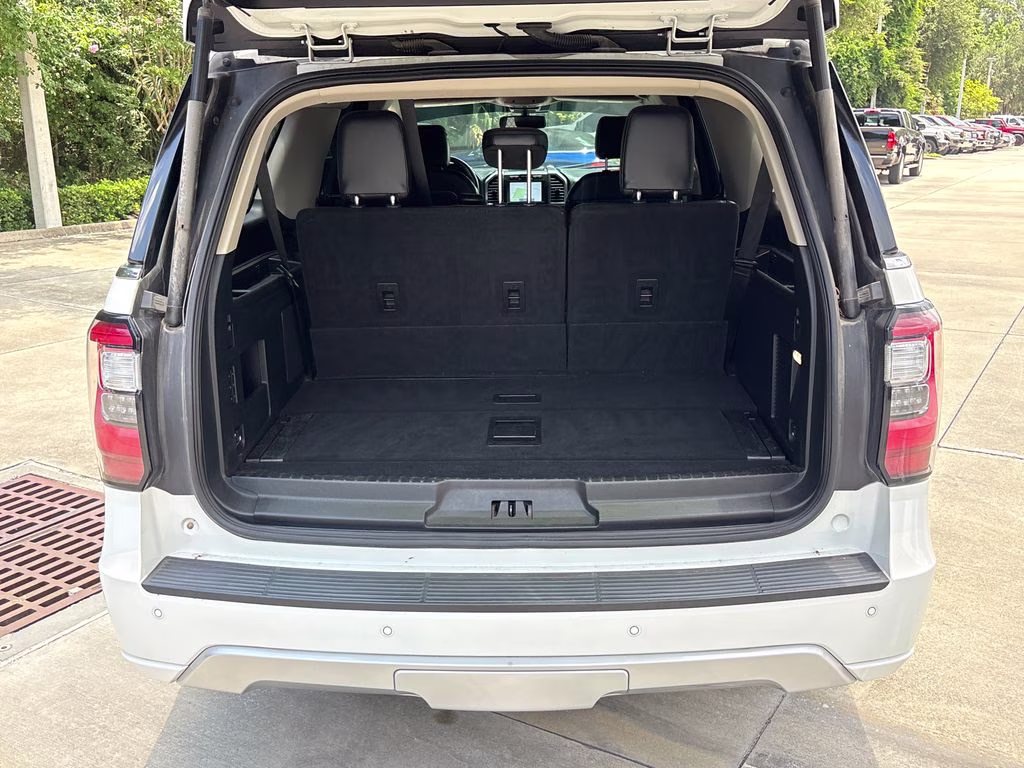 2021 White Metallic Ford Expedition Max Platinum 4X4 SUV