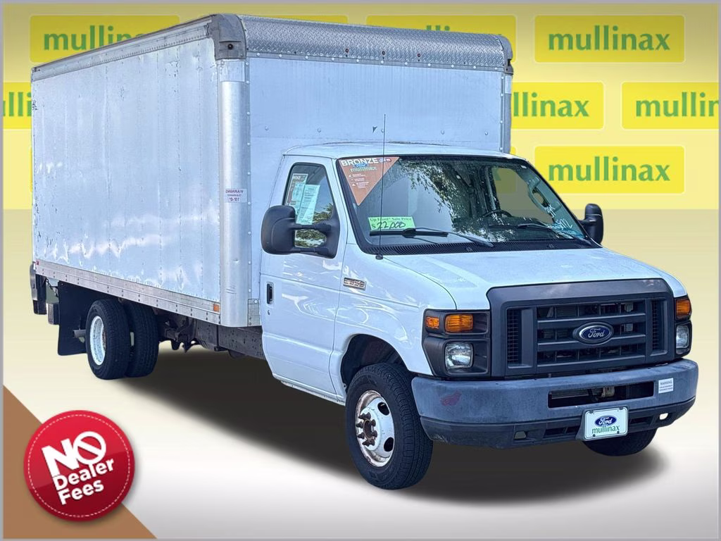 2016 Oxford White Ford E-350SD Base RWD Truck