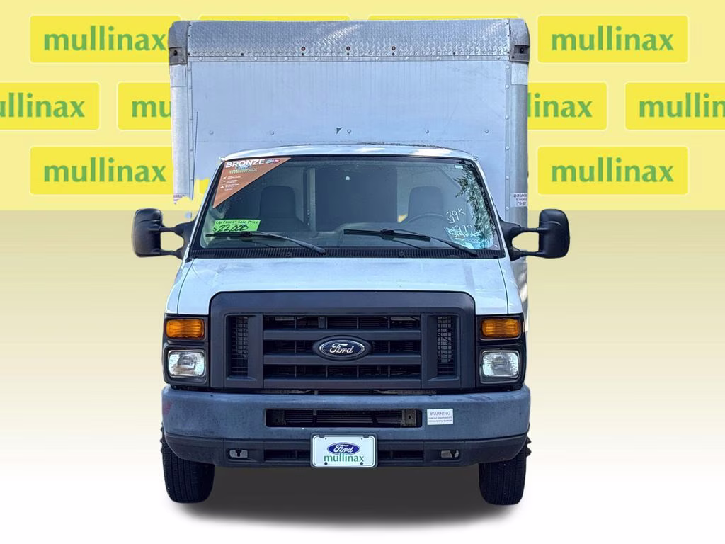 2016 Oxford White Ford E-350SD Base RWD Truck