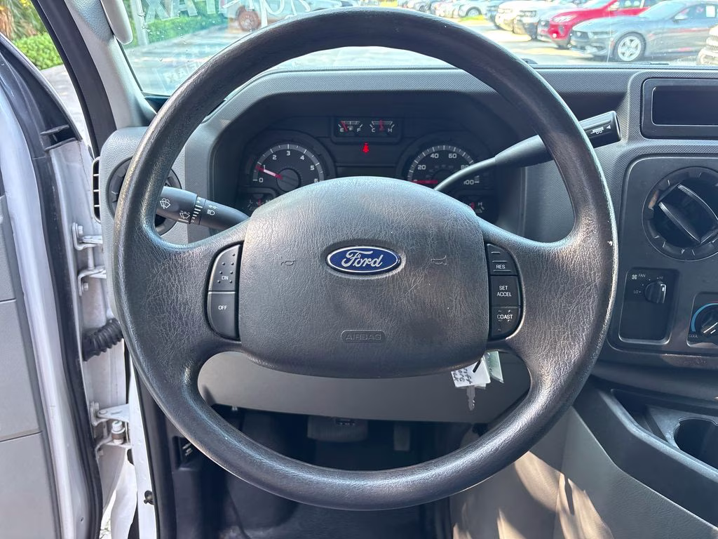 2016 Oxford White Ford E-350SD Base RWD Truck