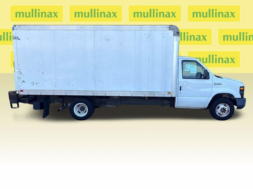 2016 Oxford White Ford E-350SD Base RWD Truck
