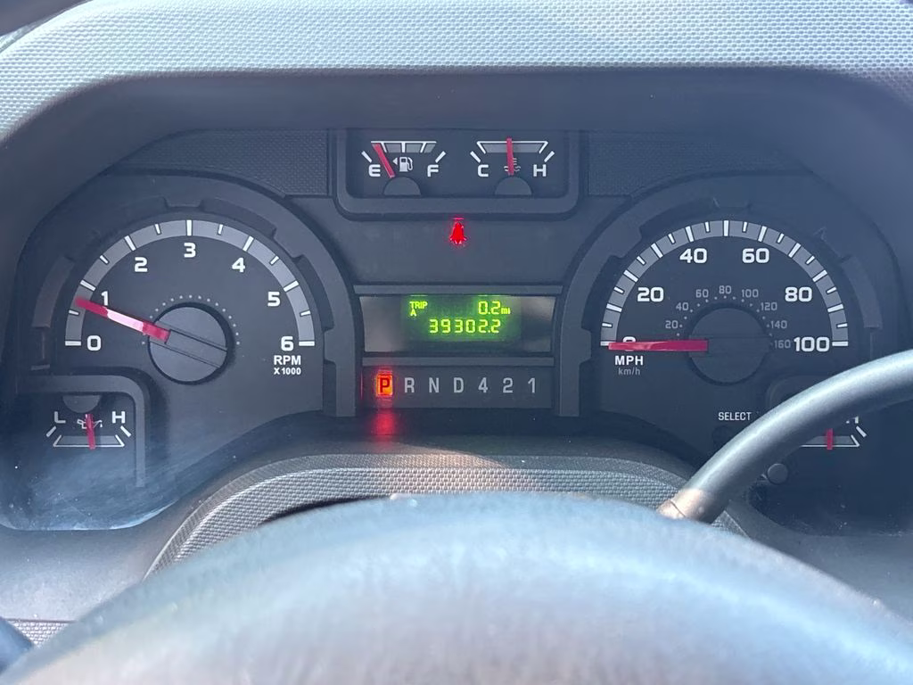 2016 Oxford White Ford E-350SD Base RWD Truck