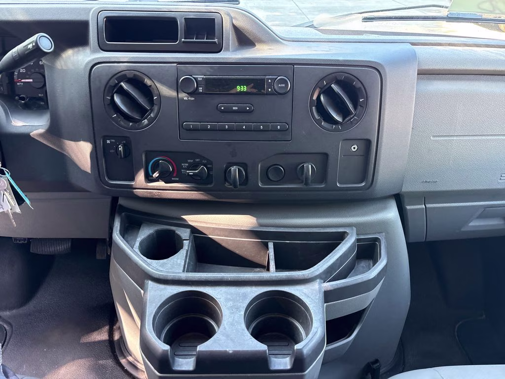 2016 Oxford White Ford E-350SD Base RWD Truck