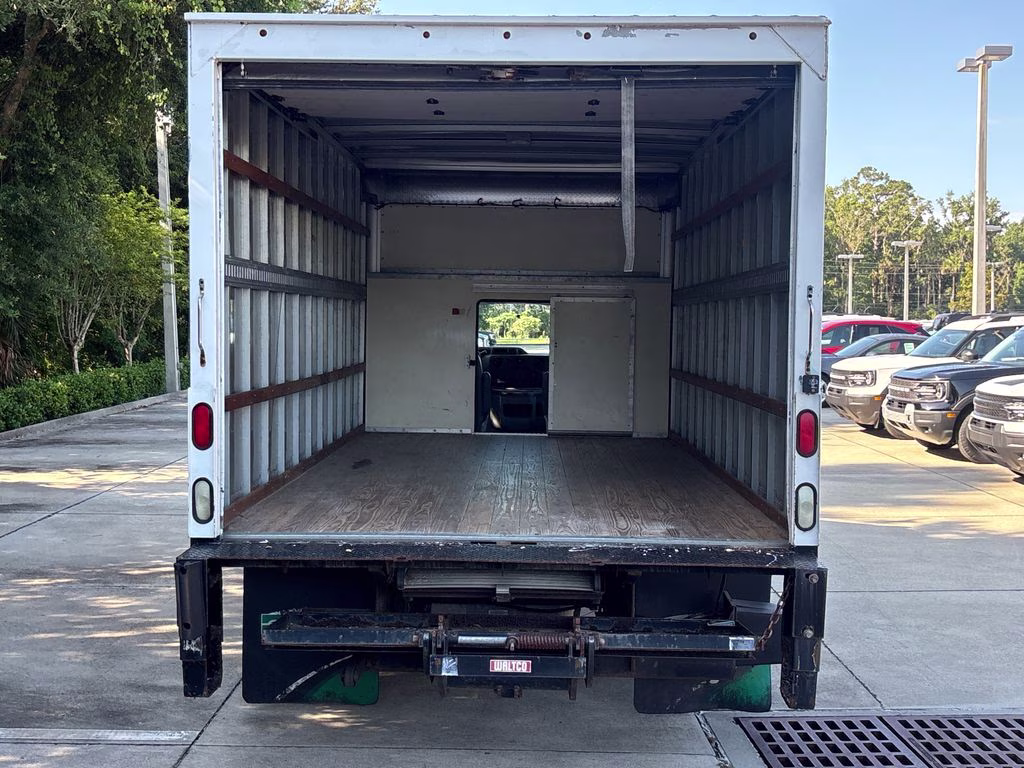 2016 Oxford White Ford E-350SD Base RWD Truck