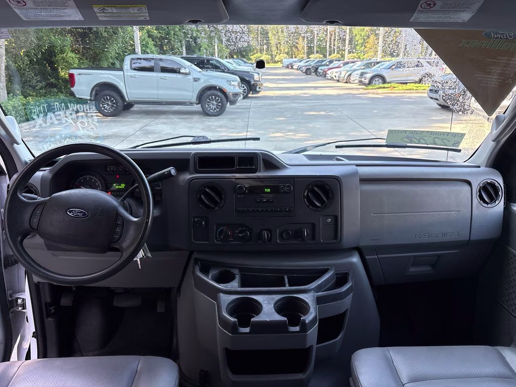 2016 Oxford White Ford E-350SD Base RWD Truck