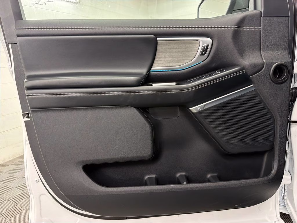 2025 Oxford White Ford Expedition Max Platinum 4X4 SUV