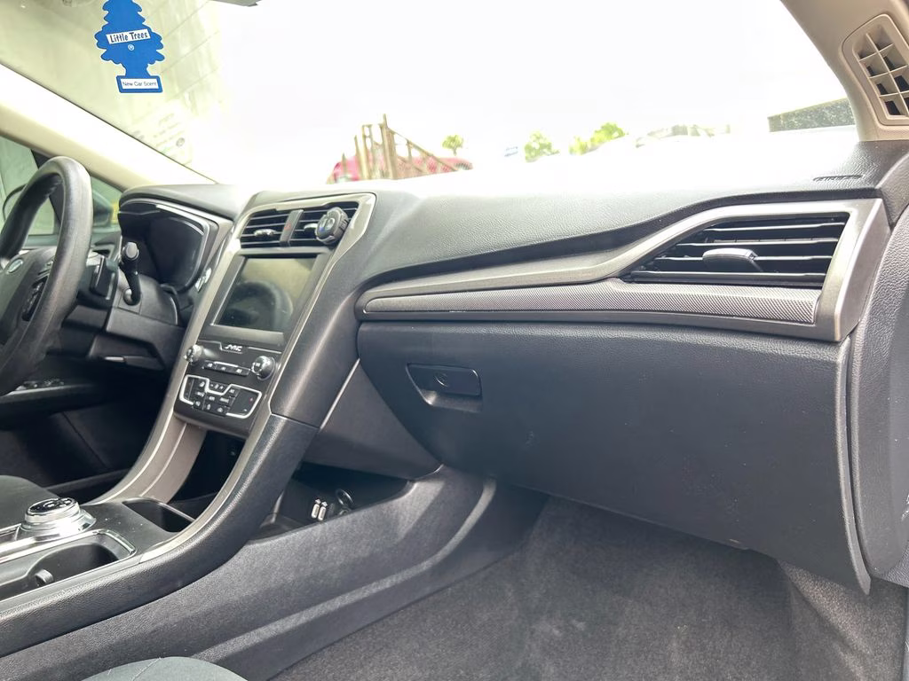 2019 Magnetic Metallic Ford Fusion SE FWD Sedan