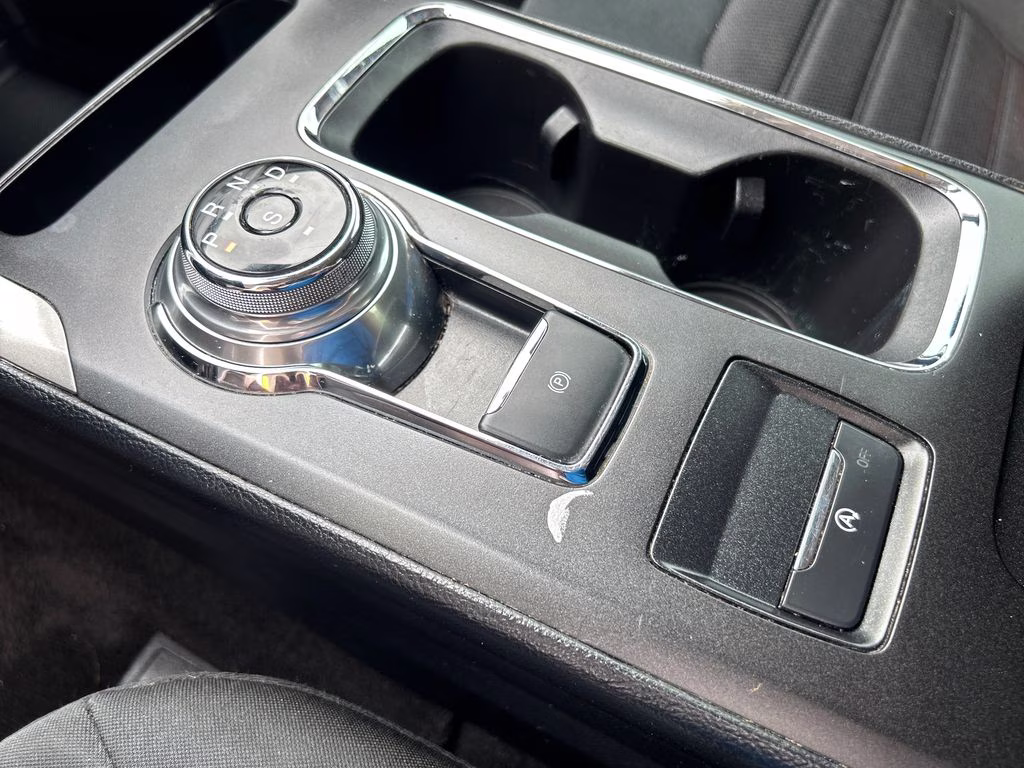 2019 Magnetic Metallic Ford Fusion SE FWD Sedan