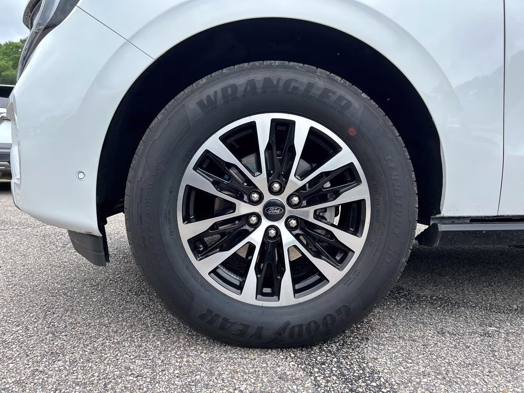 2025 Oxford White Ford Expedition Max Platinum 4X4 SUV
