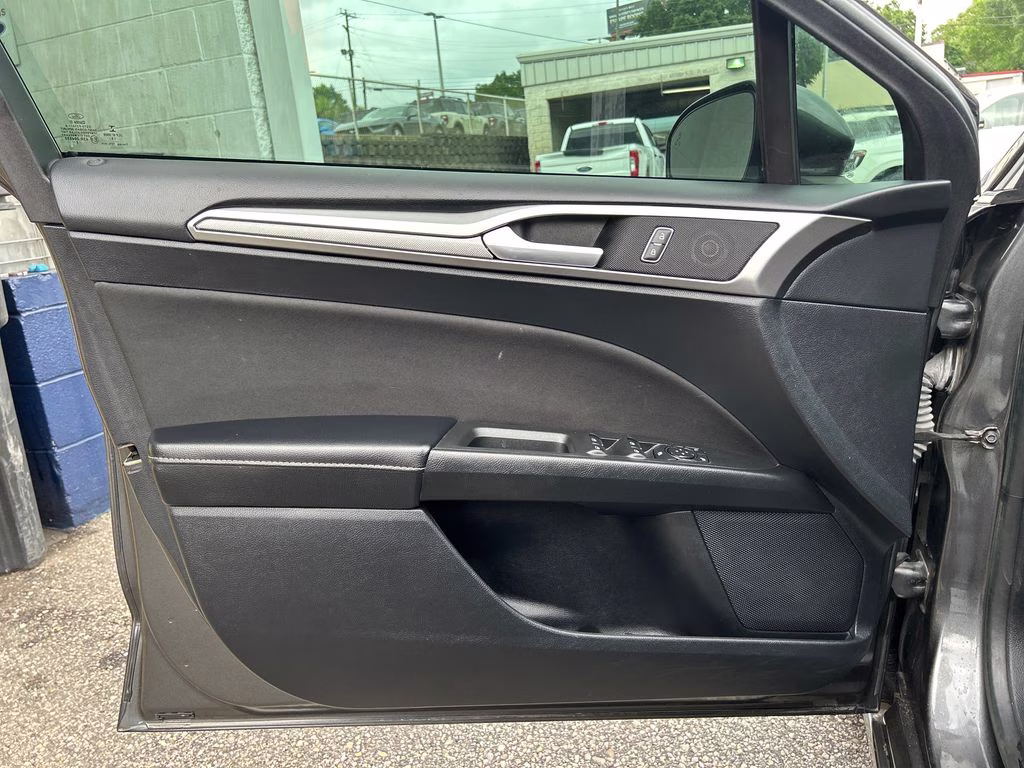 2019 Magnetic Metallic Ford Fusion SE FWD Sedan