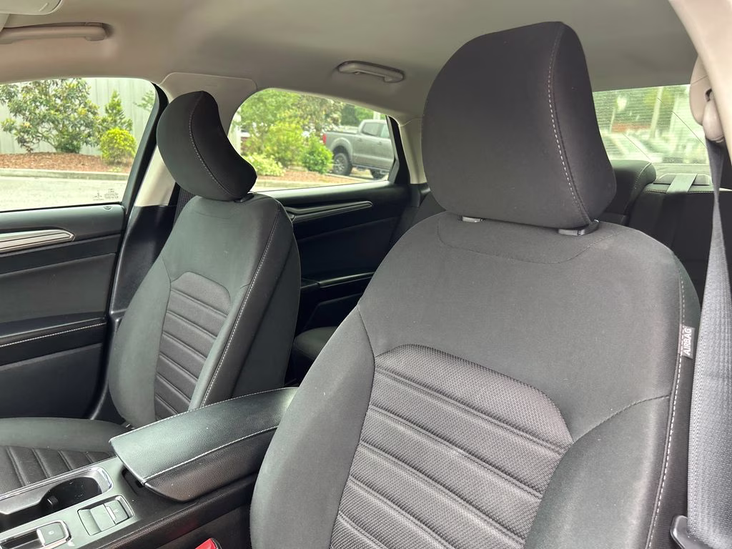 2019 Magnetic Metallic Ford Fusion SE FWD Sedan