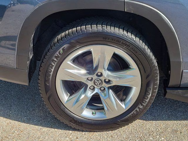 2019 Shoreline Mist Toyota Highlander Limited FWD SUV