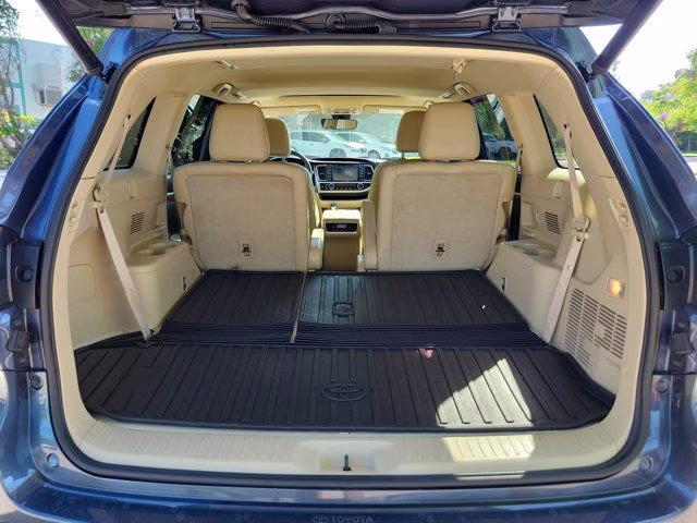 2019 Shoreline Mist Toyota Highlander Limited FWD SUV