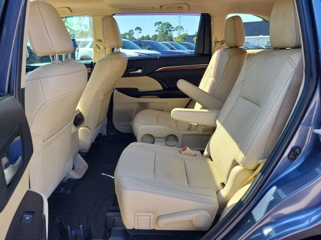 2019 Shoreline Mist Toyota Highlander Limited FWD SUV