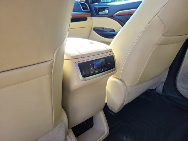 2019 Shoreline Mist Toyota Highlander Limited FWD SUV