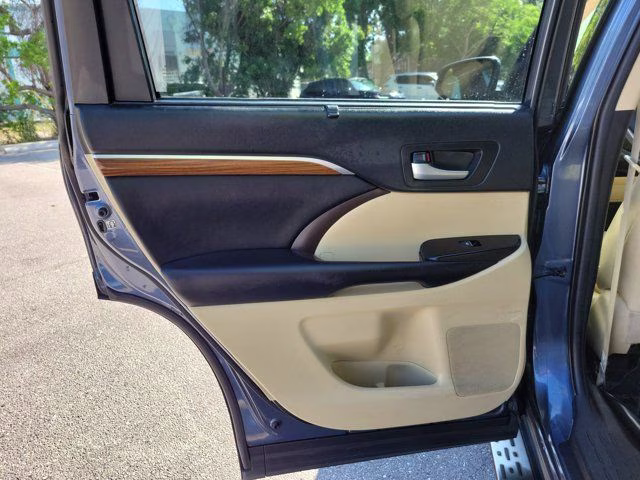 2019 Shoreline Mist Toyota Highlander Limited FWD SUV