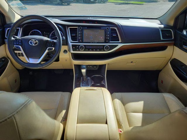 2019 Shoreline Mist Toyota Highlander Limited FWD SUV