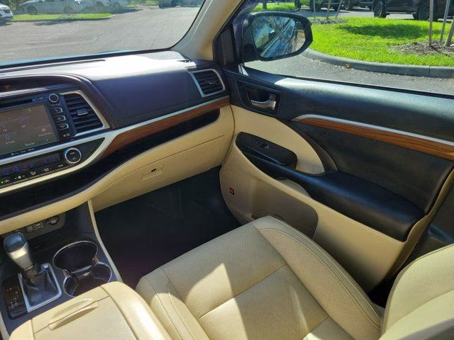 2019 Shoreline Mist Toyota Highlander Limited FWD SUV