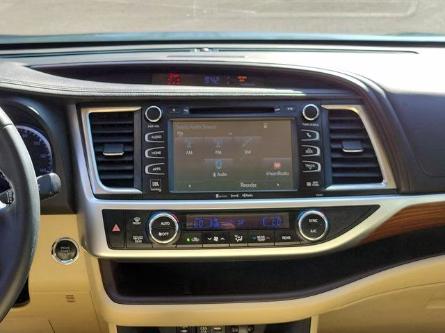 2019 Shoreline Mist Toyota Highlander Limited FWD SUV