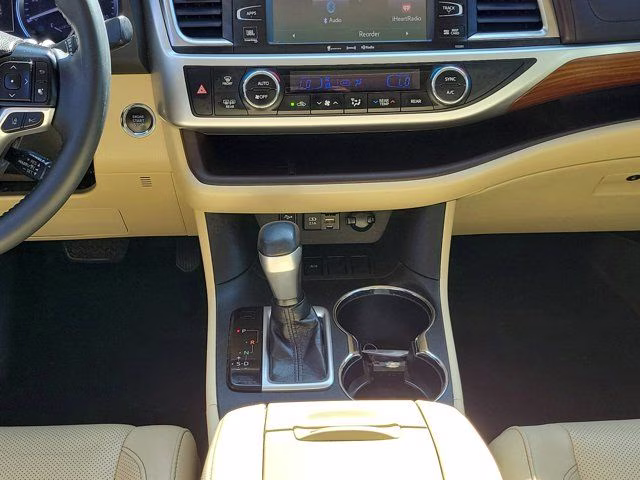 2019 Shoreline Mist Toyota Highlander Limited FWD SUV