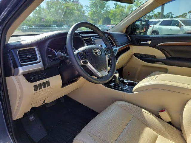 2019 Shoreline Mist Toyota Highlander Limited FWD SUV