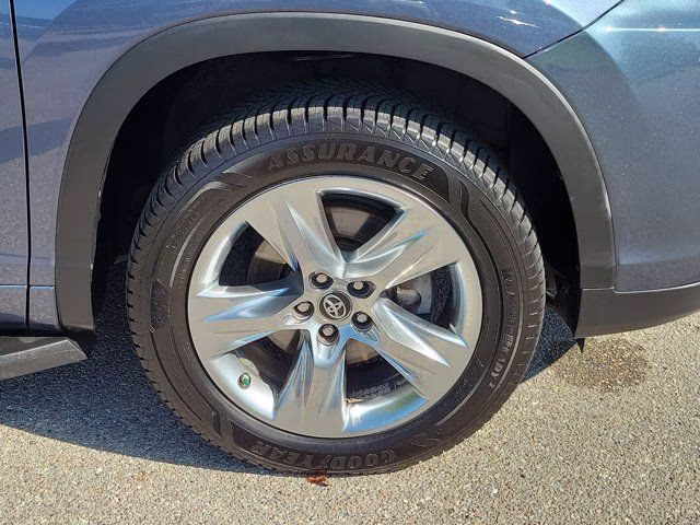 2019 Shoreline Mist Toyota Highlander Limited FWD SUV