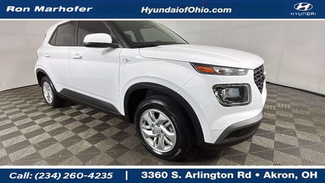 2024 Lunar White Hyundai Venue SE FWD SUV