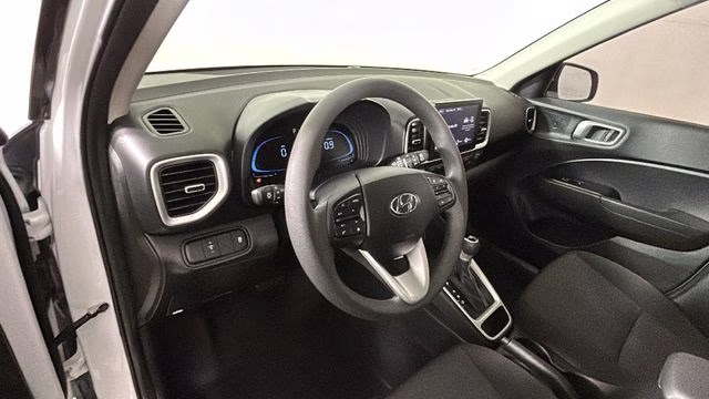 2024 Lunar White Hyundai Venue SE FWD SUV